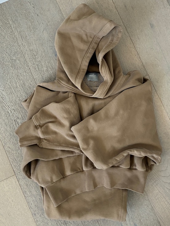 Aritzia Pants - Aritzia - Tna - Tan Sweatsuit set 
Joggers and cropped hoodie